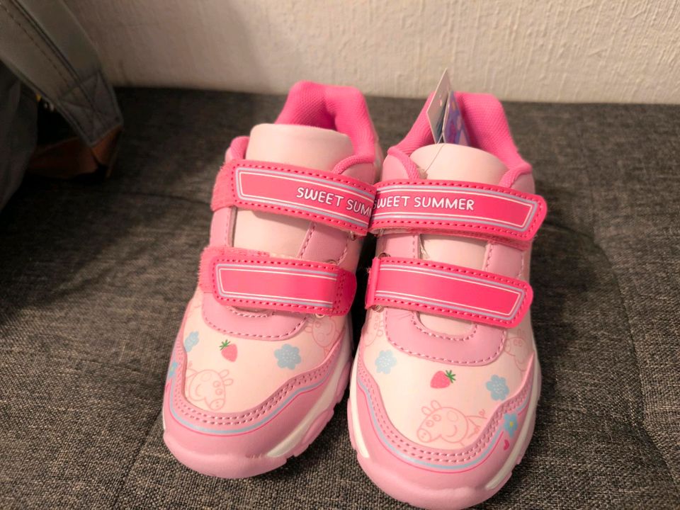 Mädchen Schuhe Peppa Wutz in Mühlheim am Main