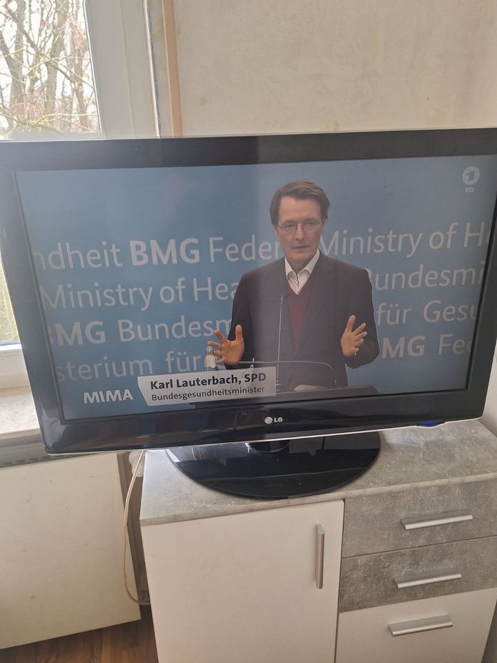 LG TV 37 LD 420 ZA mit FB. in Hanau