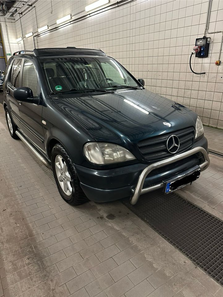 Mercedes W163 ML 430 in Duisburg