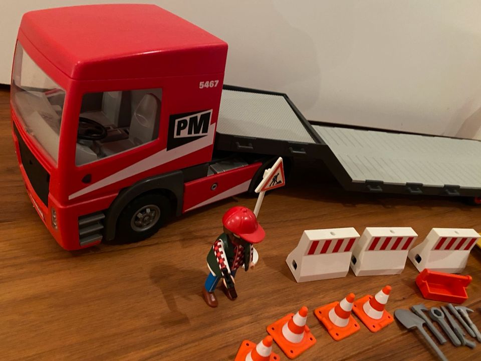 Playmobil 5467 Schwertransporter mit extra Zubehör in Teutschenthal