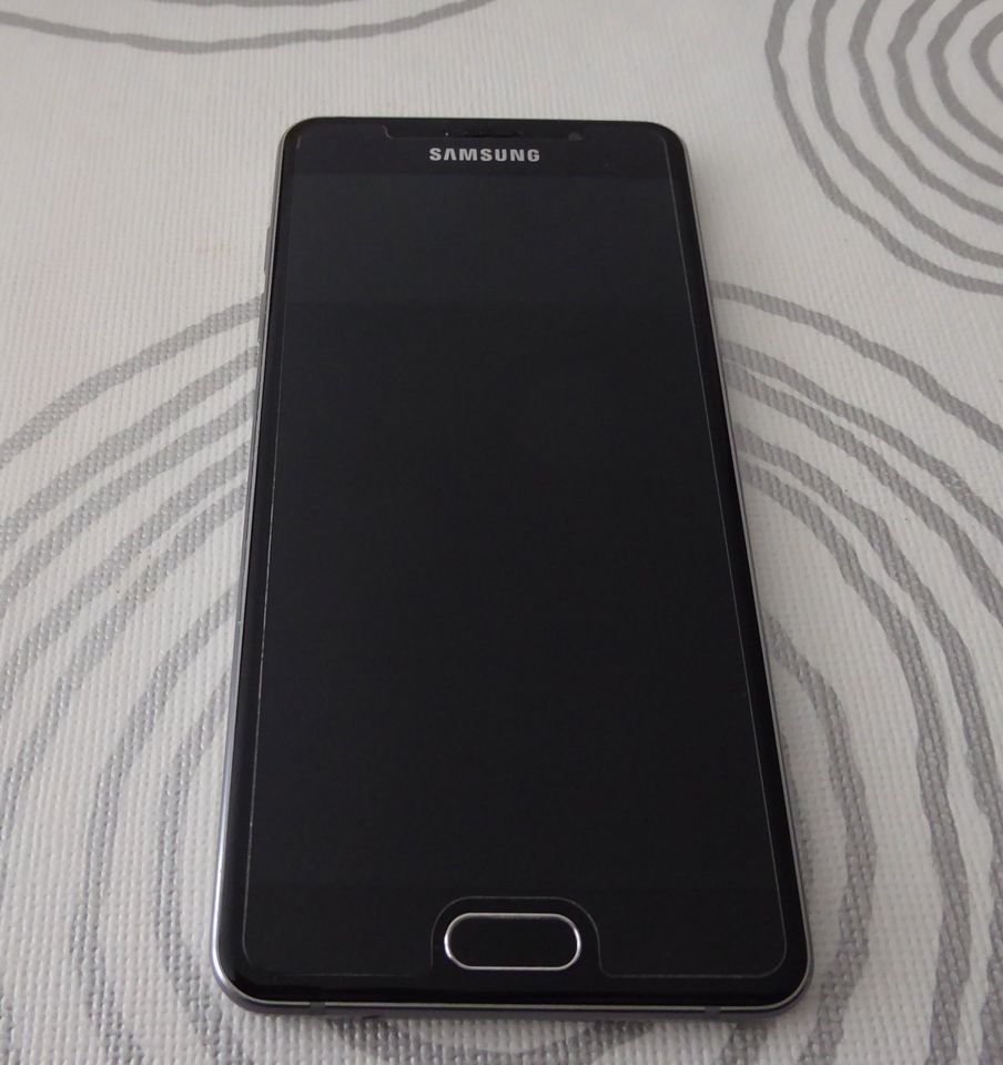 Samsung Galaxy A5 mit Zubehör in Kiel