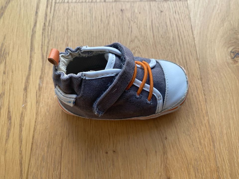 Robeez Lauflernsneaker, toddler size 4 (9-12M) in Cadolzburg