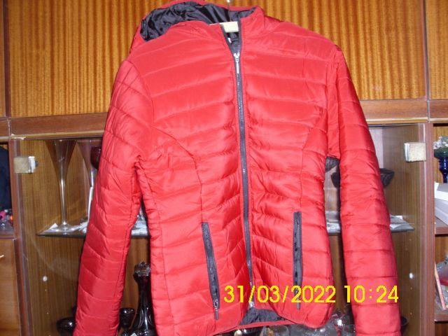 Damen-Leichtsteppjacke mit Kapuze, Größe M (40/42), neu, rot in Schwichtenberg