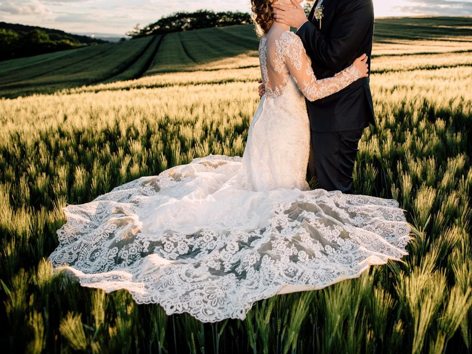 Brautkleid Hochzeitskleid Spitze in Neuwied