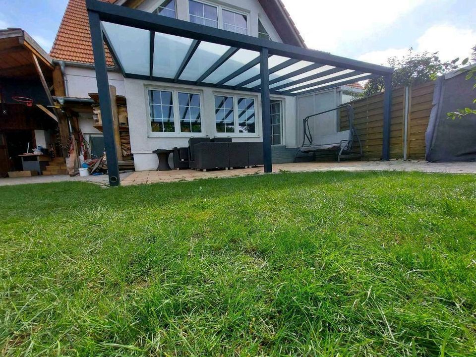 Terrassenüberdachung aus Aluminium Konstruktion und VSG-GLAS in Ziemetshausen