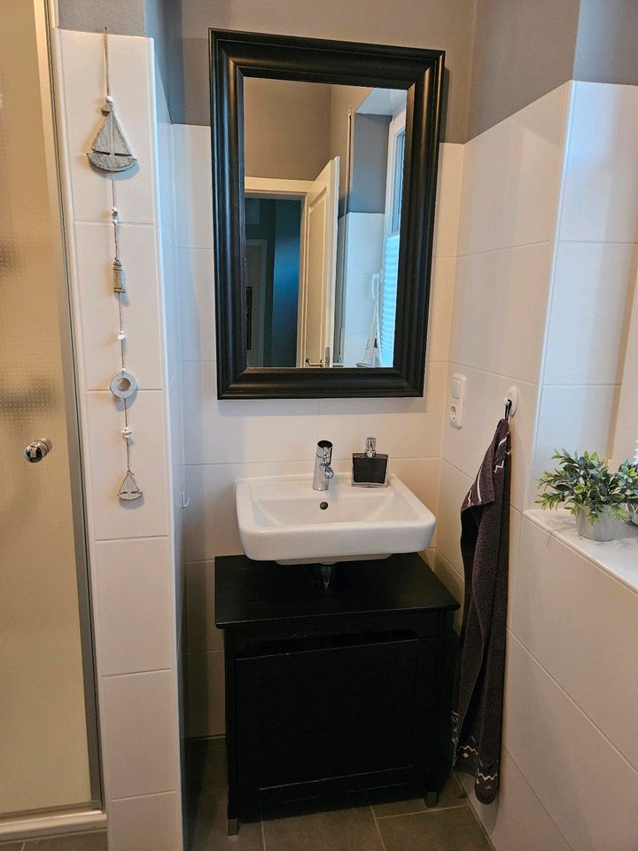 Waschbeckenunterschrank Spiegel Badezimmer Gäste-WC Möbel in Rastede