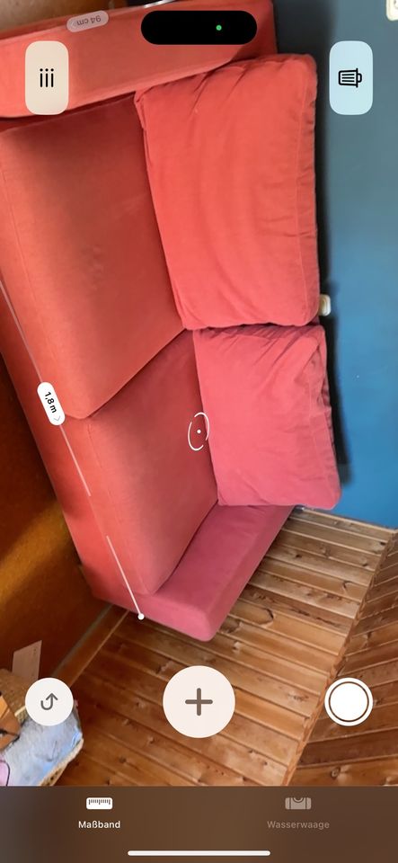 Kleines rotes Sofa in Moorrege