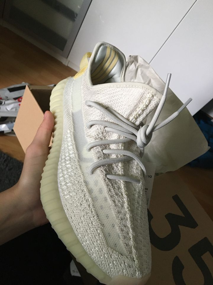 Adidas Yeezy 350 v2 Light Cream sail 45 in Frankfurt am Main