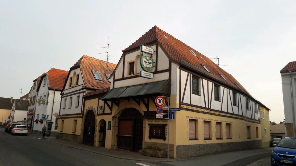 Einfamilienhaus und ehemalige Gaststätte in RheinlandPfalz