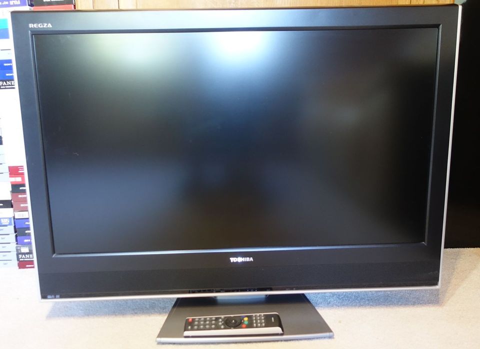 LCD Fernseher 37" TV Toshiba 37WL66Z REGZA + Receiver in Roetgen