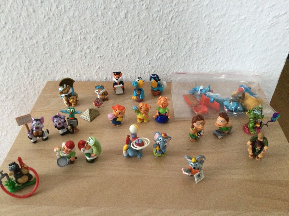 Ü Ei Figuren Sammlung aus den 90ern in Neustetten