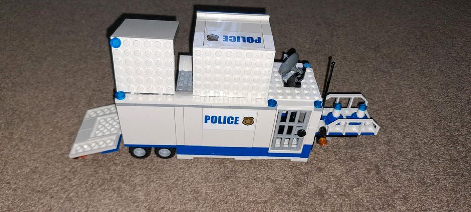 Biete Lego city 60139 mobile Einsatzzentrale Polizei an in Bremen