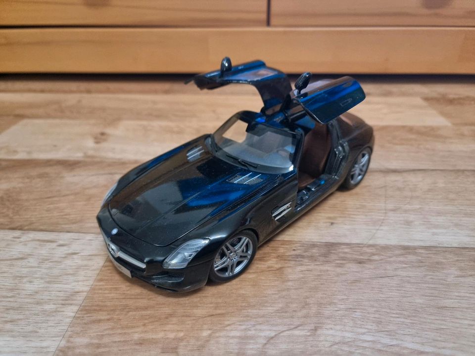 Mercedes Benz SLS AMG Modell 1:18 (schwarz) in Greifswald