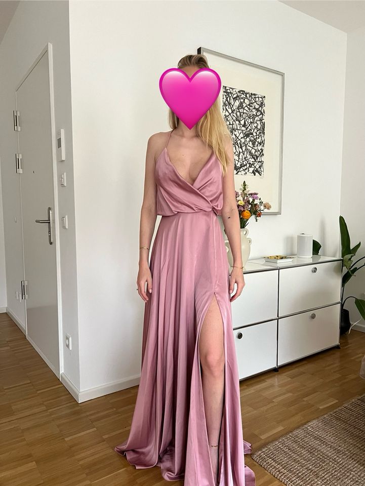 Unique Abendkleid mit Schlitz Abschlussball ungetragen in Düsseldorf