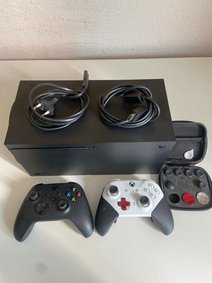 Xbox One X mit Elite Pro Controller in Köln