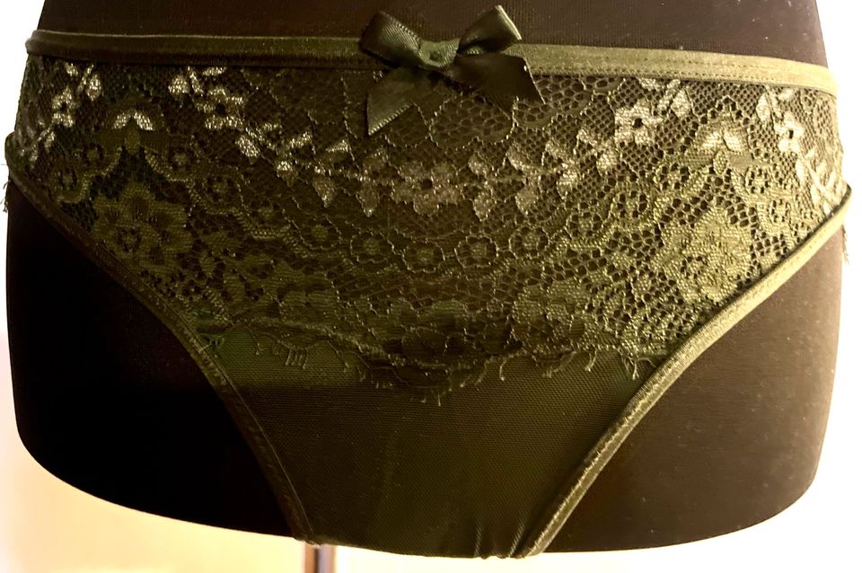 String waldgrün mit Glitzer und Spitze von Hunkemöller NEU in Berlin