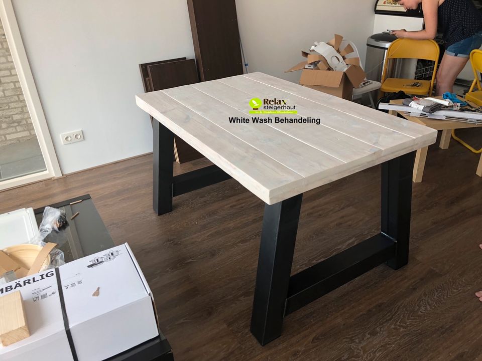 Holz Tisch Tischbeine aus Stahl Bauholz Gartentisch in Wesel