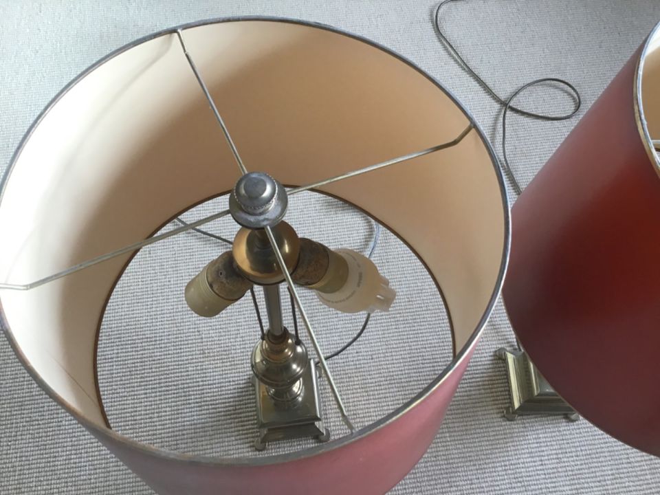 2 ältere schwere Messinglampen Tischlampen – hochwertig in Wedel