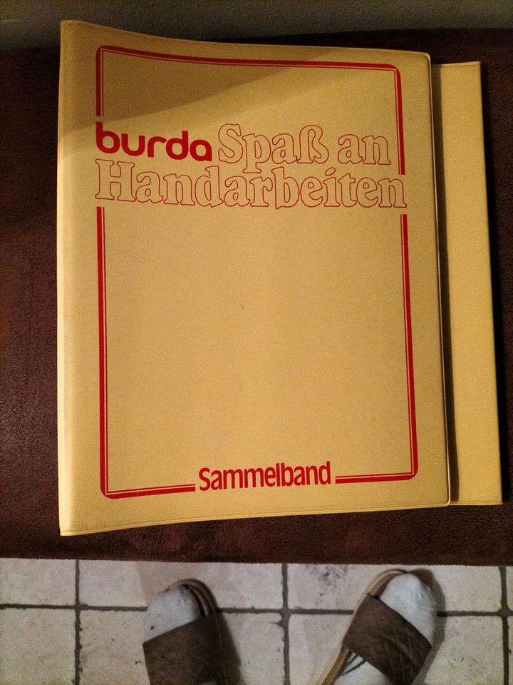 Burda Spaß an Handarbeiten Sammelband u. 11 Ausgaben 1977 in Übach-Palenberg