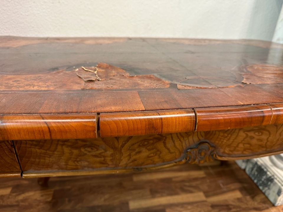 ANTIKER BAROCKTISCH BAROCK TISCH UM 1880 NUSSBAUM PLATTE VOLL INTARSIERT - Versand möglich 79 Euro - Wir sind für Sie da lokal in 86830 Schwabmünchen oder online ARTHOME24 in Schwabmünchen