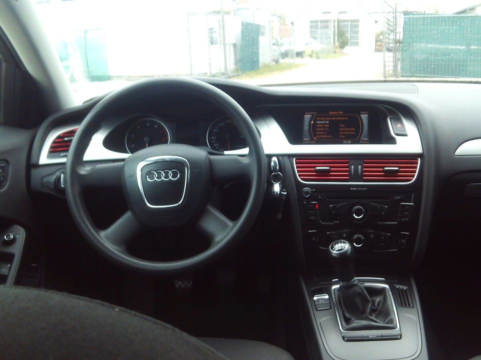 Audi A4 Lim. Attraction/Klima/Euro 5/ in Ofterdingen