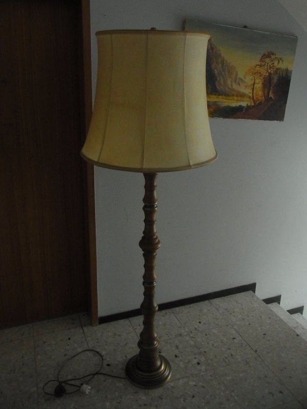 Kaiser Leuchten Stehlampe aus den 60er-Jahren Messing / Holz in Trier