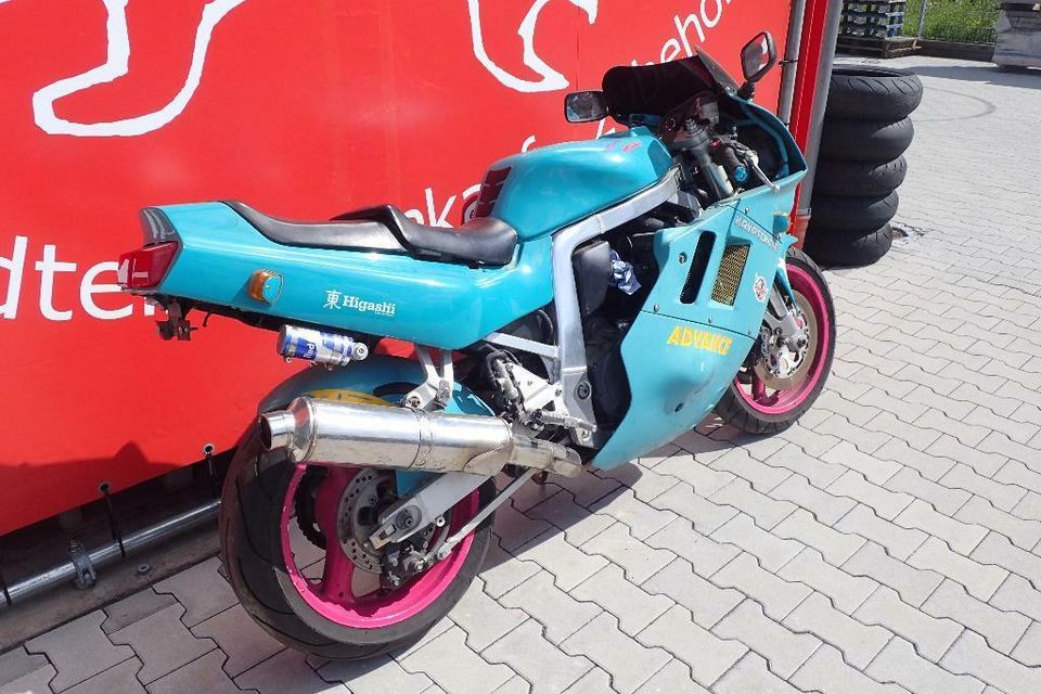 Suzuki GSX-R750 GR7AB Felge Verkleidung Tank Felgen Gabel Sitz in Mantel