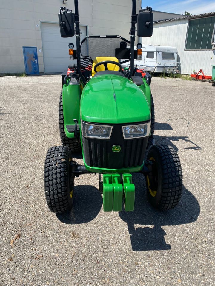 John Deere 3038E in Oberteuringen