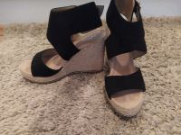 Schuhe Keilabsatz Heels Pumps 39 schwarz beige Nordrhein-Westfalen - Haan Vorschau