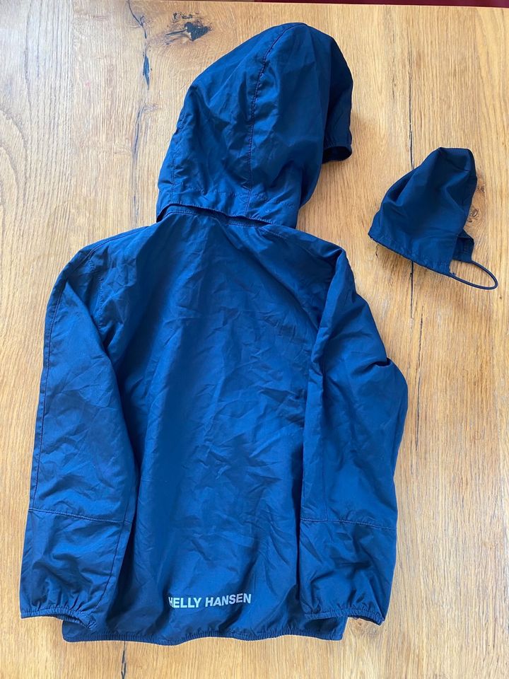 Dünne Helly Hansen Jacke in Größe 98 in Hamburg