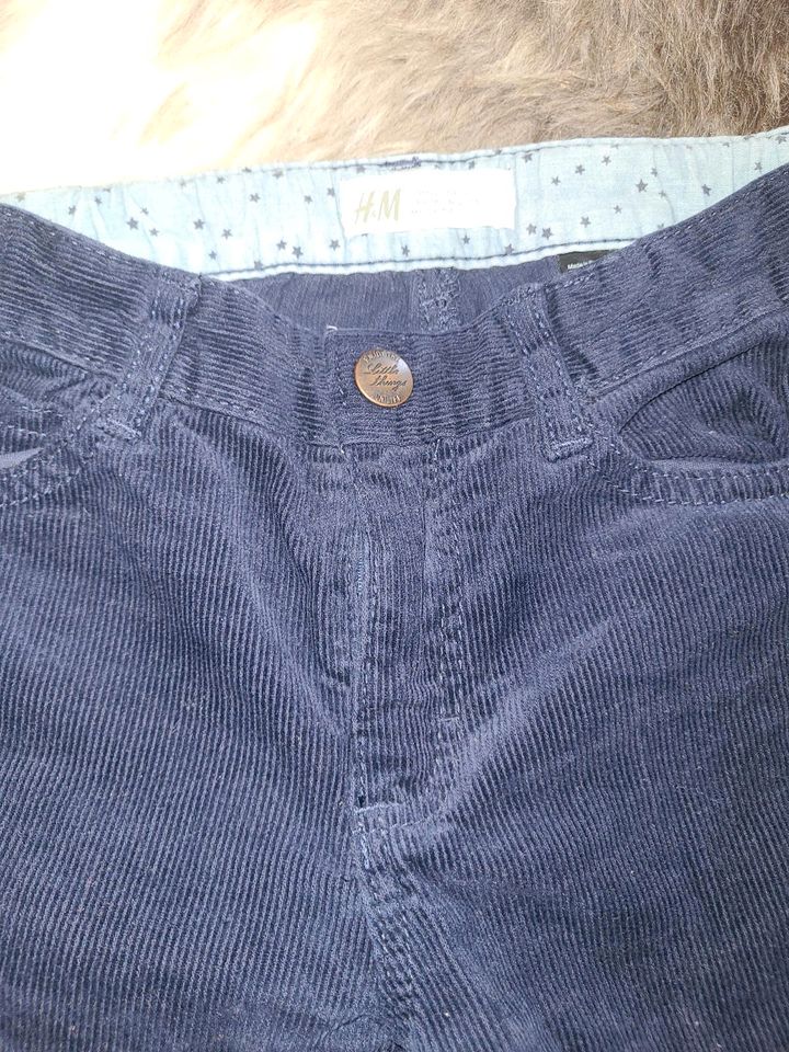 Cordhose Jungs Größe 122 H&M in Bentzin