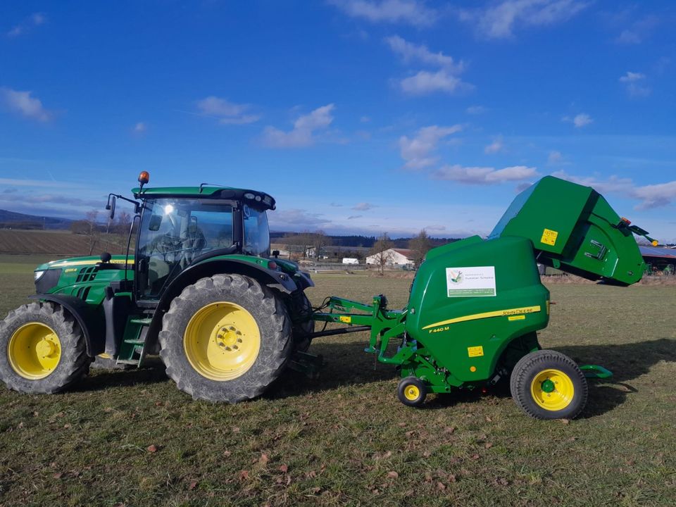 John Deere F440M Rundballenpresse Festkammerpresse in Unlingen