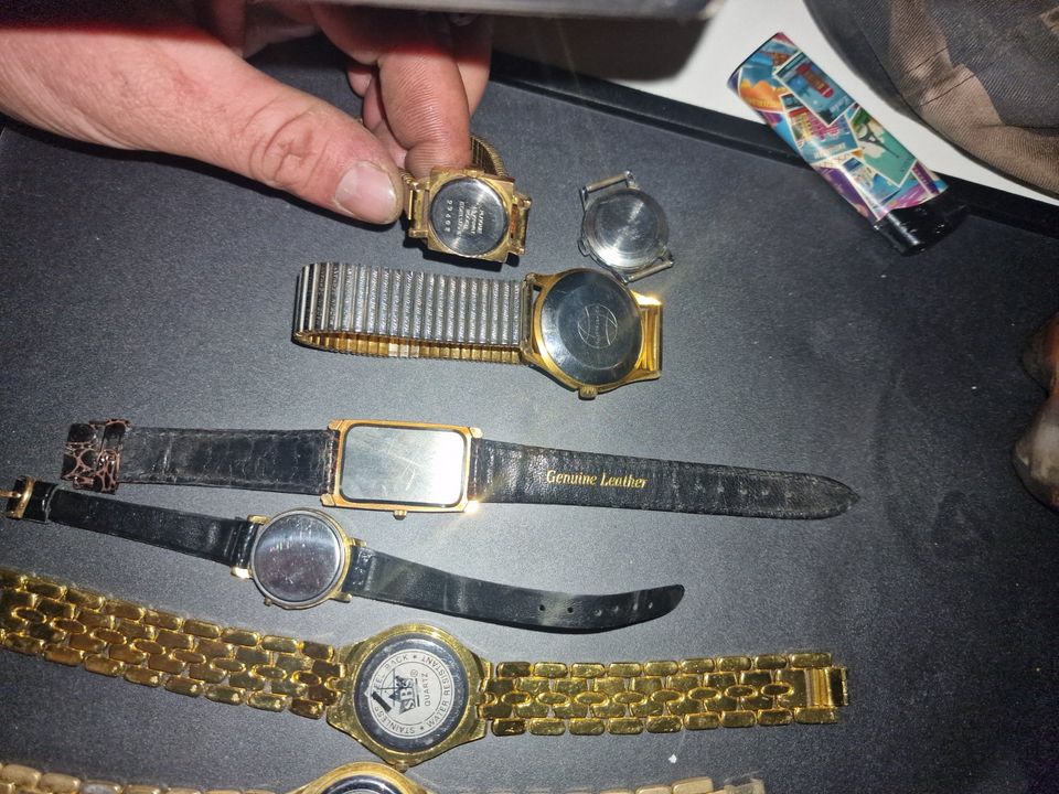 Armbanduhren Konvolut neue und alte in Kamern