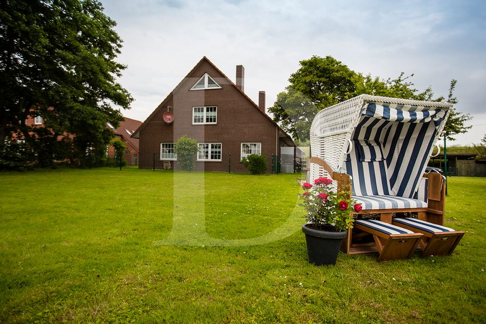 Vermietete Dachgeschosswohnung am Rande von Dornumersiel in Dornum