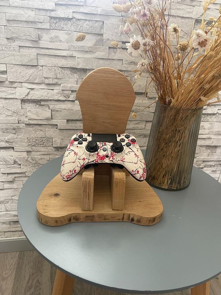 Controller Ständer aus Holz in Brechen