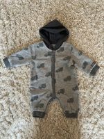 Bellybutton grauer Baby-Schlafanzug/Einteiler/Strampler Größe 50 Niedersachsen - Stolzenau Vorschau