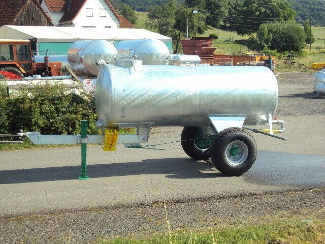 Wasserwagen 3000 Liter verzinkt Bau Traktor Anhänger Wasserfass in  Thüringen - Dermbach | Gebrauchte Agrarfahrzeuge kaufen | eBay  Kleinanzeigen ist jetzt Kleinanzeigen