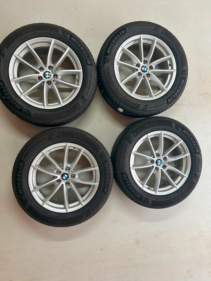 BMW Winterreifen V-Speiche 618 reflexsilber 18 Zoll X3 X4 in Nersingen