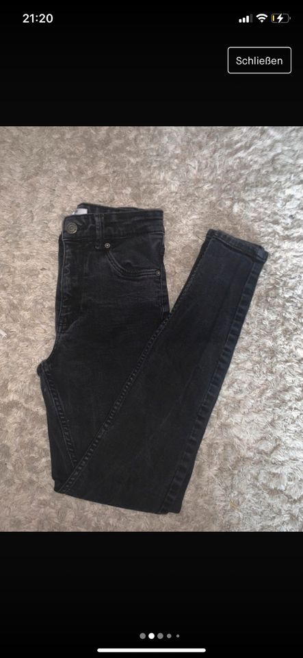 Bershka High Waist Jeans S grau/schwarz in Weiskirchen