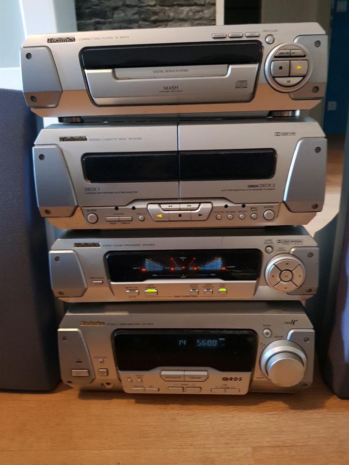 Technics HiFi Stereoanlage mit Boxen und Kabel in Gütersloh