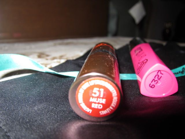 RIMMEL LONDON Lipgloss Modern Pink 300 Lippenstift muse red 51 in Berlin