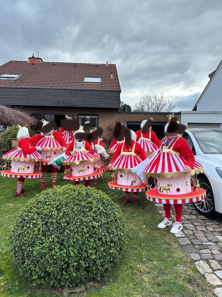 Karussell Kostüme insgesamt 17 Stück Hingucker dieses Jahr in Kreuzau