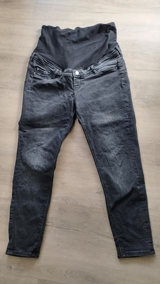 Umstands-Jeans Schwarz "Used Look" in Sulzberg