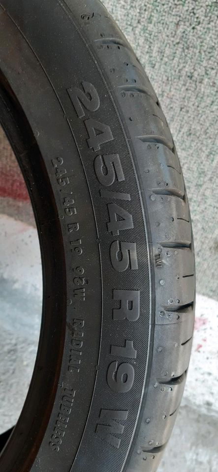 Geflickter Neuwertiger Reifen 245/45 R19 in Plauen