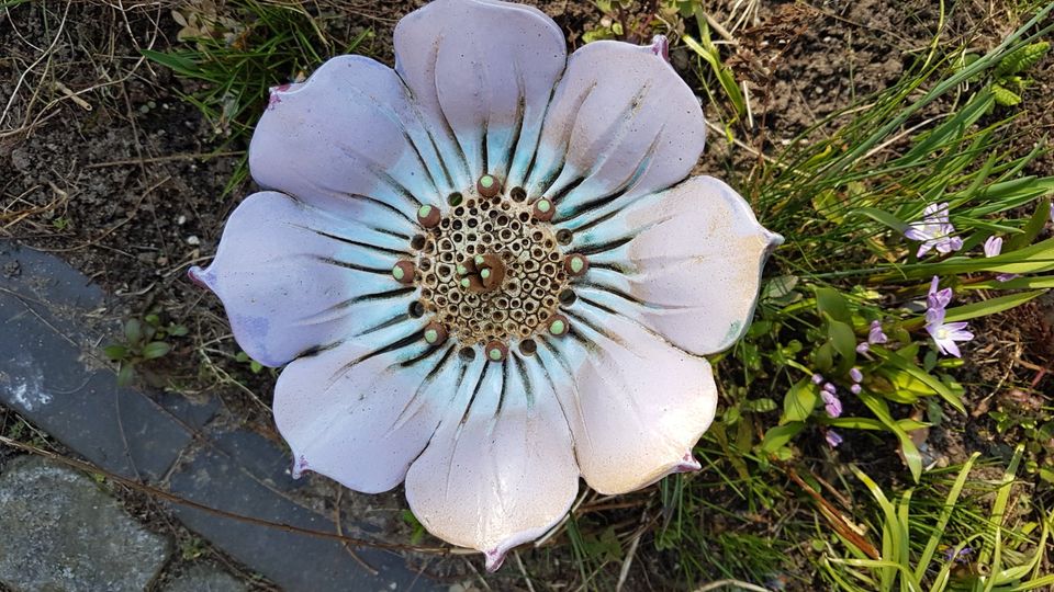 Reduziert: Blume als Beetstecker in hellem Lila von Peglow in Ahrensburg