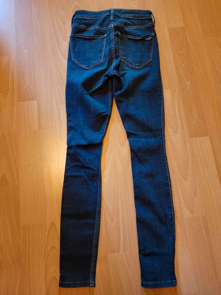 Hollister High-Waist Ripped Jeans W25 L28 in blau wie Neu in Amöneburg