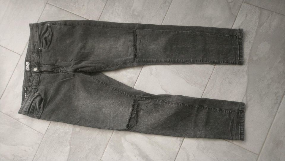 URBAN CLASSICS JeansHose W34 L32 schwarz destroyed slim fit Jeans in Langenargen