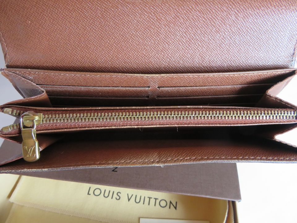 LOUIS VUITTON Sarah Monogram Geldbörse inkl. Box in Recklinghausen