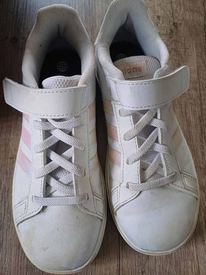 Sneaker von Adidas Original für Mädchen in Berge