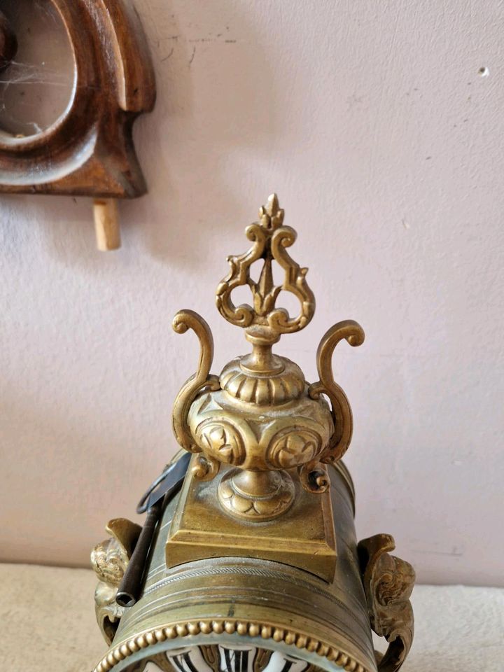 Antik Französisch Uhr Kaminuhr Pendeluhr Messing Alt Tischuhr in Groß-Gerau